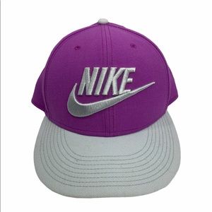 Nike True SnapBack Wool Cap Hat Purple Swoosh Logo 100% Wool Excellent Condition